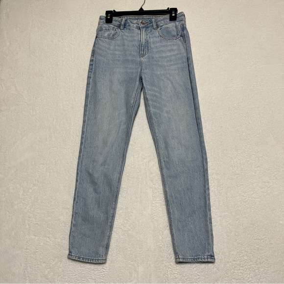 American Eagle Outfitters Women's Strigid Mom Jean Light Wash Size 2 - Picture 1 of 16
